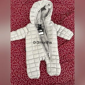 VGUC northface 0-3 months snowsuit